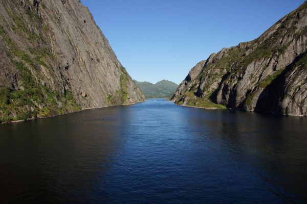 Trollfjorden_sett_innenfra_og_ut_mot_Raftsundt_foto_Der_Wersianer